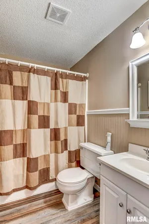 $174,900 | 624 North Pine Street, Taylorville, IL 62568