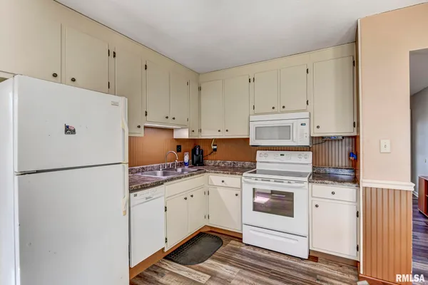 $174,900 | 624 North Pine Street, Taylorville, IL 62568