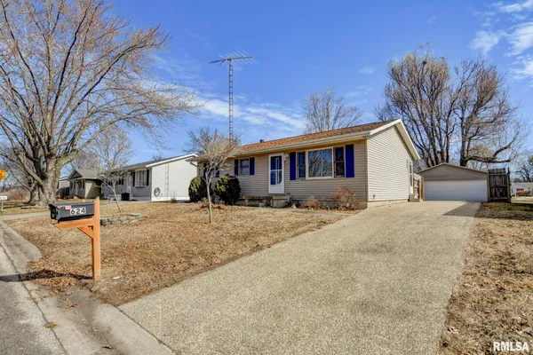 $174,900 | 624 North Pine Street, Taylorville, IL 62568