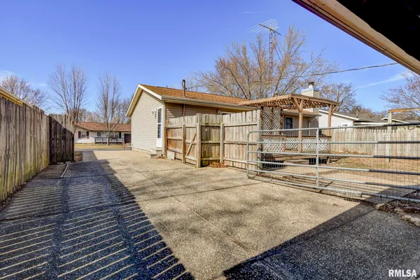 $174,900 | 624 North Pine Street, Taylorville, IL 62568