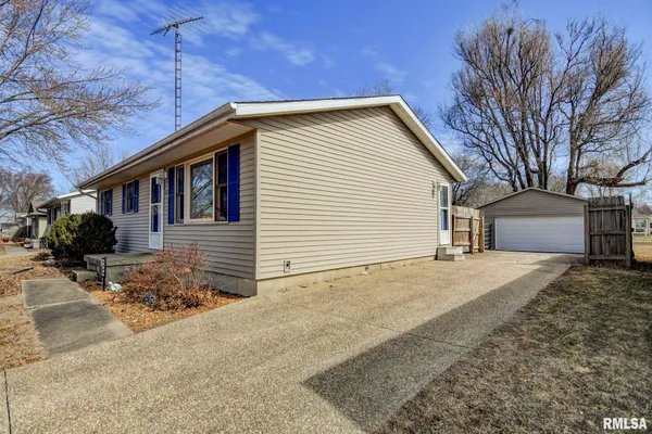 $174,900 | 624 North Pine Street, Taylorville, IL 62568