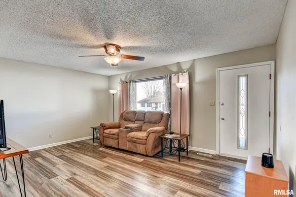 $174,900 | 624 North Pine Street, Taylorville, IL 62568