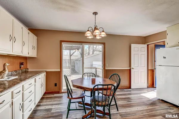 $174,900 | 624 North Pine Street, Taylorville, IL 62568