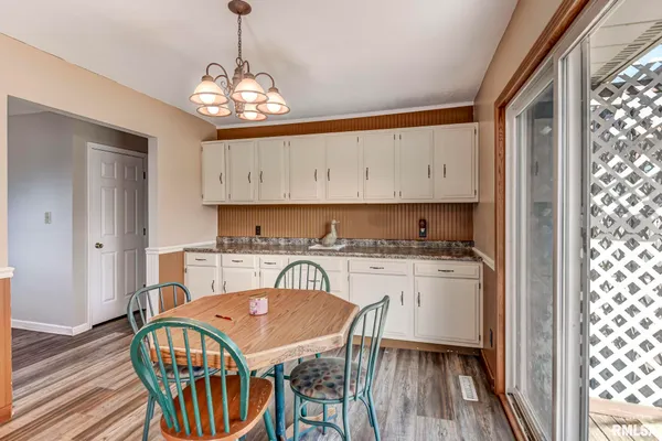 $174,900 | 624 North Pine Street, Taylorville, IL 62568