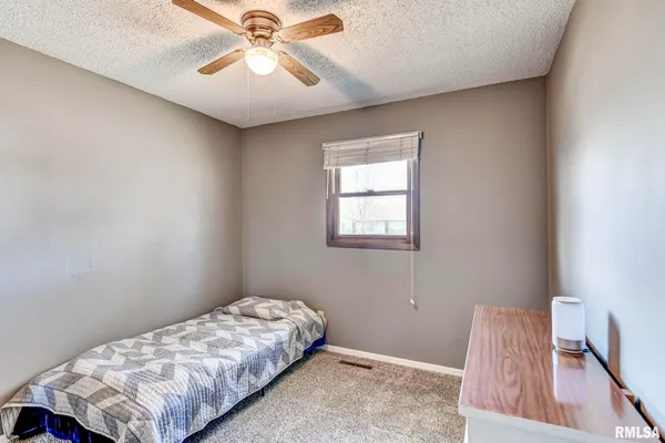 $174,900 | 624 North Pine Street, Taylorville, IL 62568