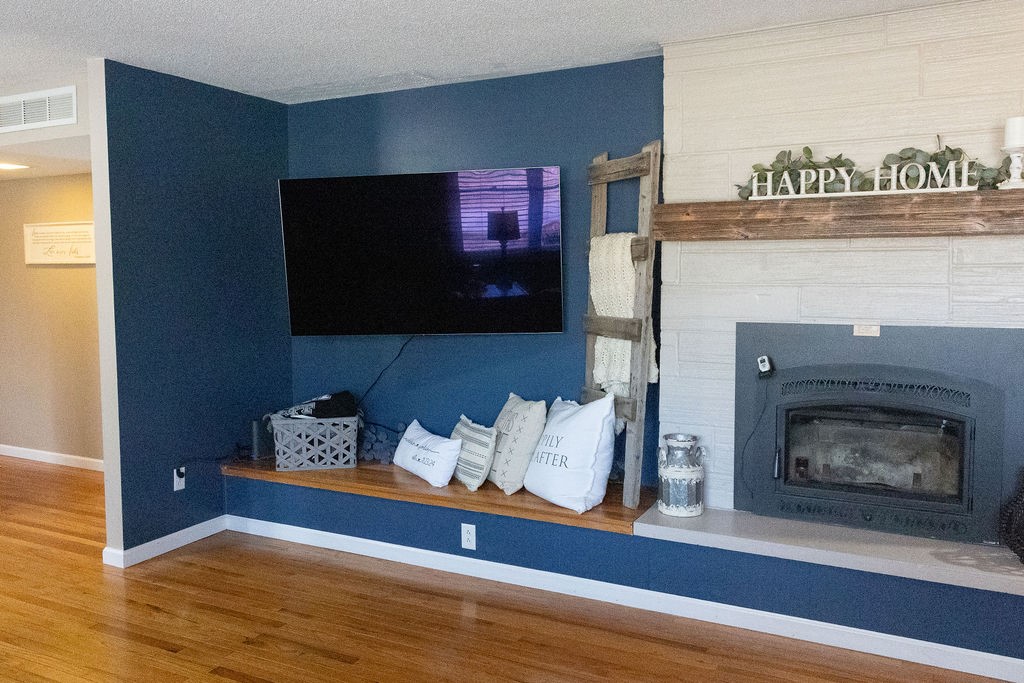 114 Mapleleaf Drive Catlin, IL 61817 - Photo 14 of 33 Family Room 4