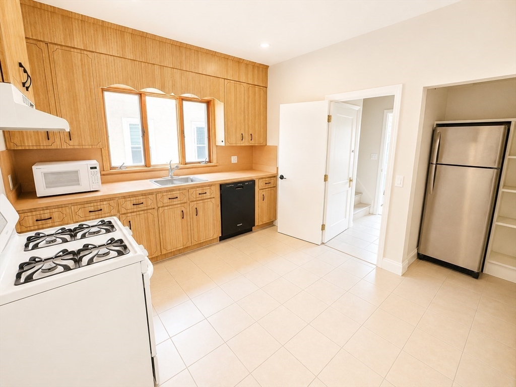 111 Hillsdale Road, Unit 1 Somerville, MA 02144 - Photo 2 of 14