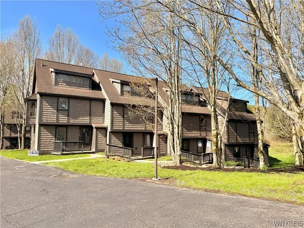 $490,000 | 118 Holiview, Ellicottville, NY 14731