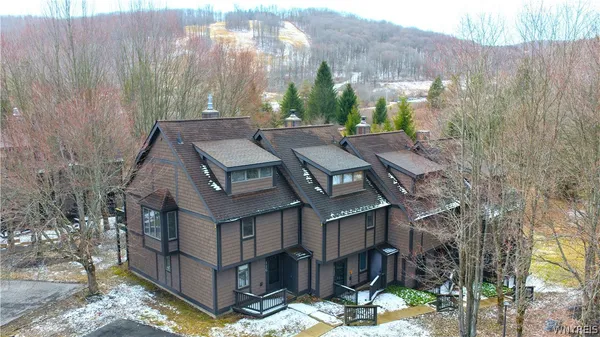 $490,000 | 118 Holiview, Ellicottville, NY 14731