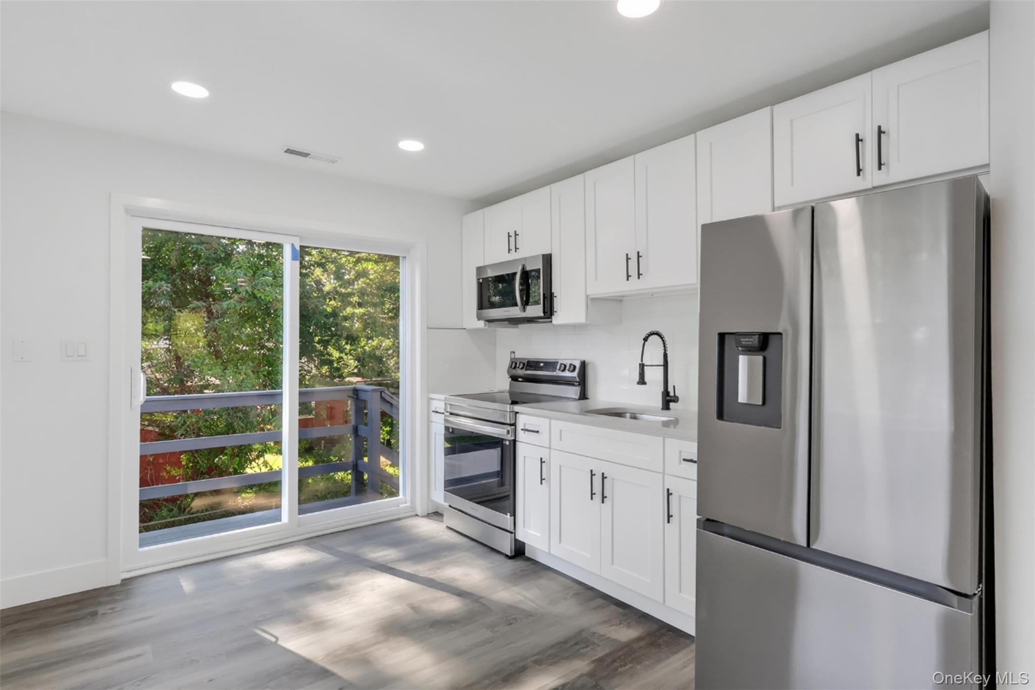 118 Floyd Road Shirley, NY 11967 - Photo 8 of 19 Gallery Image 8