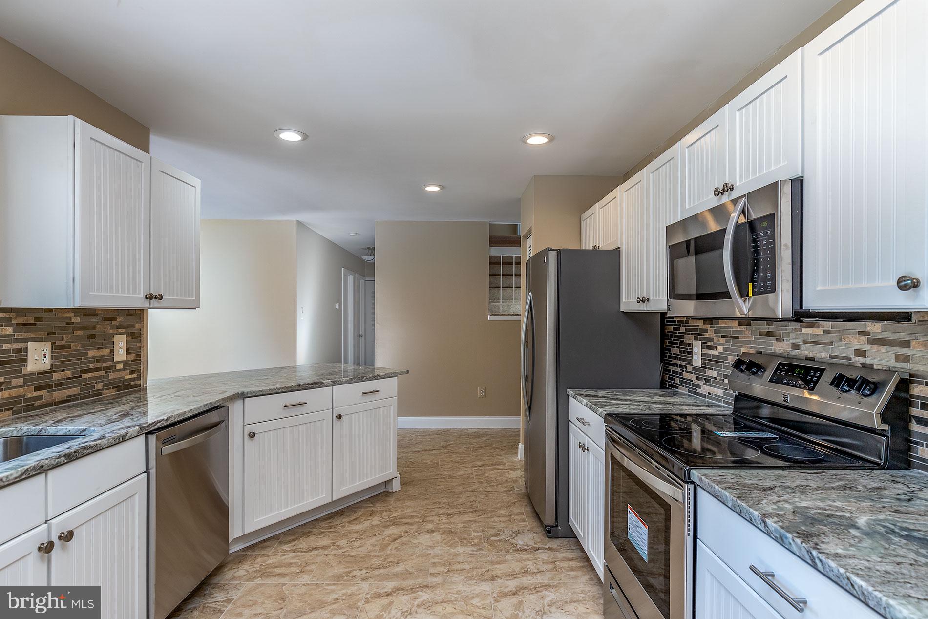 114 South Fox Road Sterling, VA 20164 - Photo 14 of 30 NEW LIGHTING & APPLIANCES, TOO!