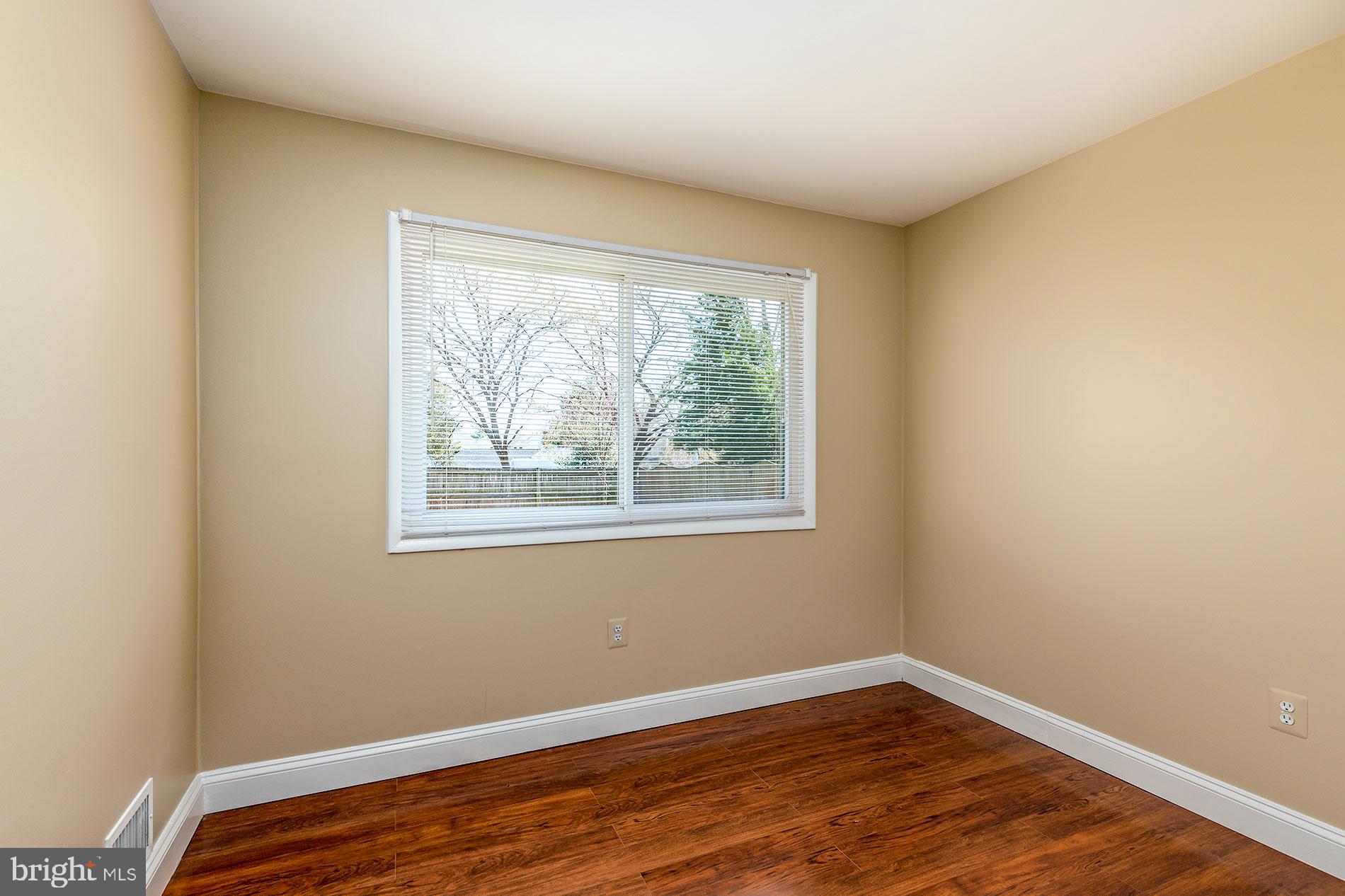 114 South Fox Road Sterling, VA 20164 - Photo 19 of 30 THIRD MAIN-LEVEL BEDROOM W/HARDWOOD