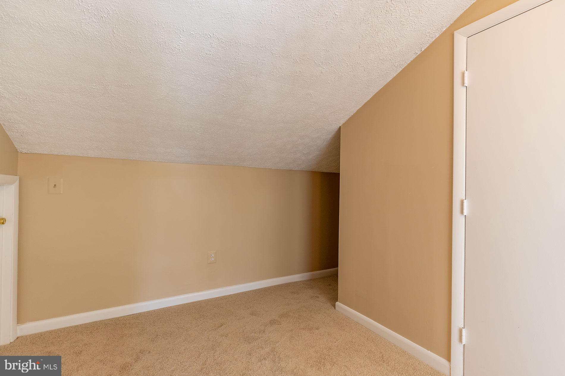 114 South Fox Road Sterling, VA 20164 - Photo 25 of 30 UPSTAIRS LANDING - COZY MULTI-USE SPACE!
