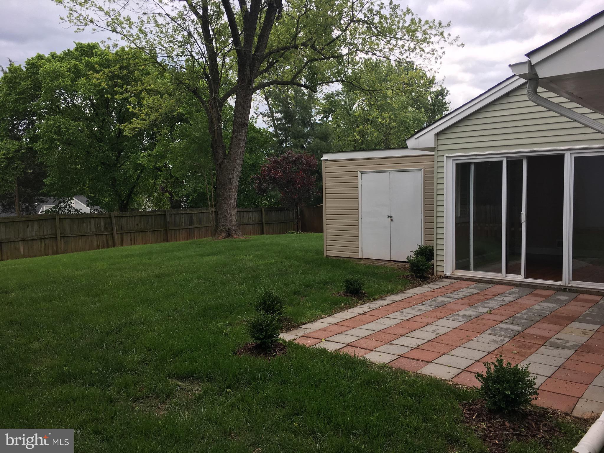 114 South Fox Road Sterling, VA 20164 - Photo 27 of 30 A PATIO FOR YOUR GRILL!