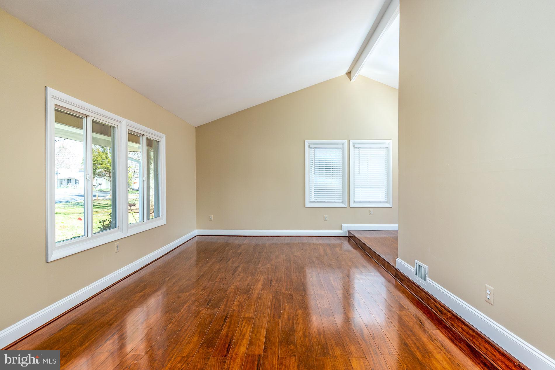 114 South Fox Road Sterling, VA 20164 - Photo 5 of 30 GLEAMING HARDWOODS ON MUCH OF MAIN LEVEL