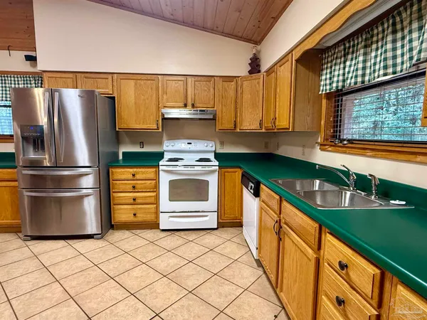 $1,650 | 7769 Lakeside Drive, Milton, FL 32583