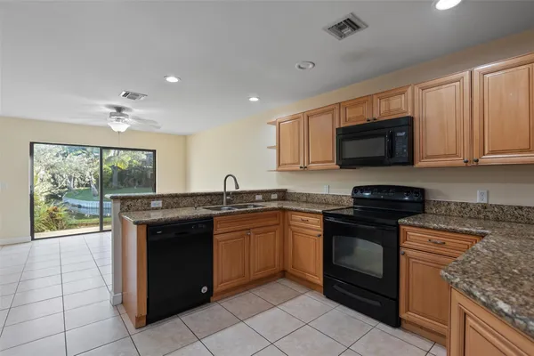 $3,200 | 6094 Live Oak Court, Unit B, Tamarac, FL 33319