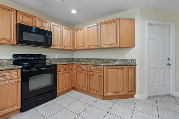 $3,200 | 6094 Live Oak Court, Unit B, Tamarac, FL 33319