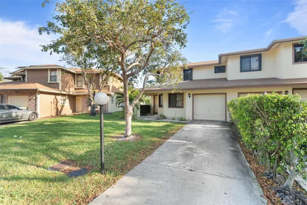 $3,200 | 6094 Live Oak Court, Unit B, Tamarac, FL 33319
