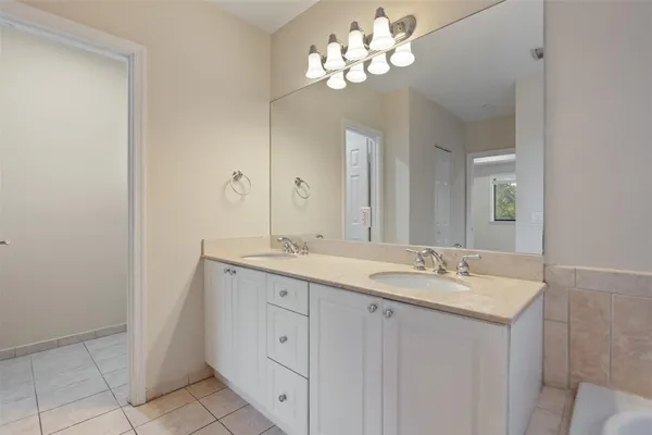 $3,200 | 6094 Live Oak Court, Unit B, Tamarac, FL 33319