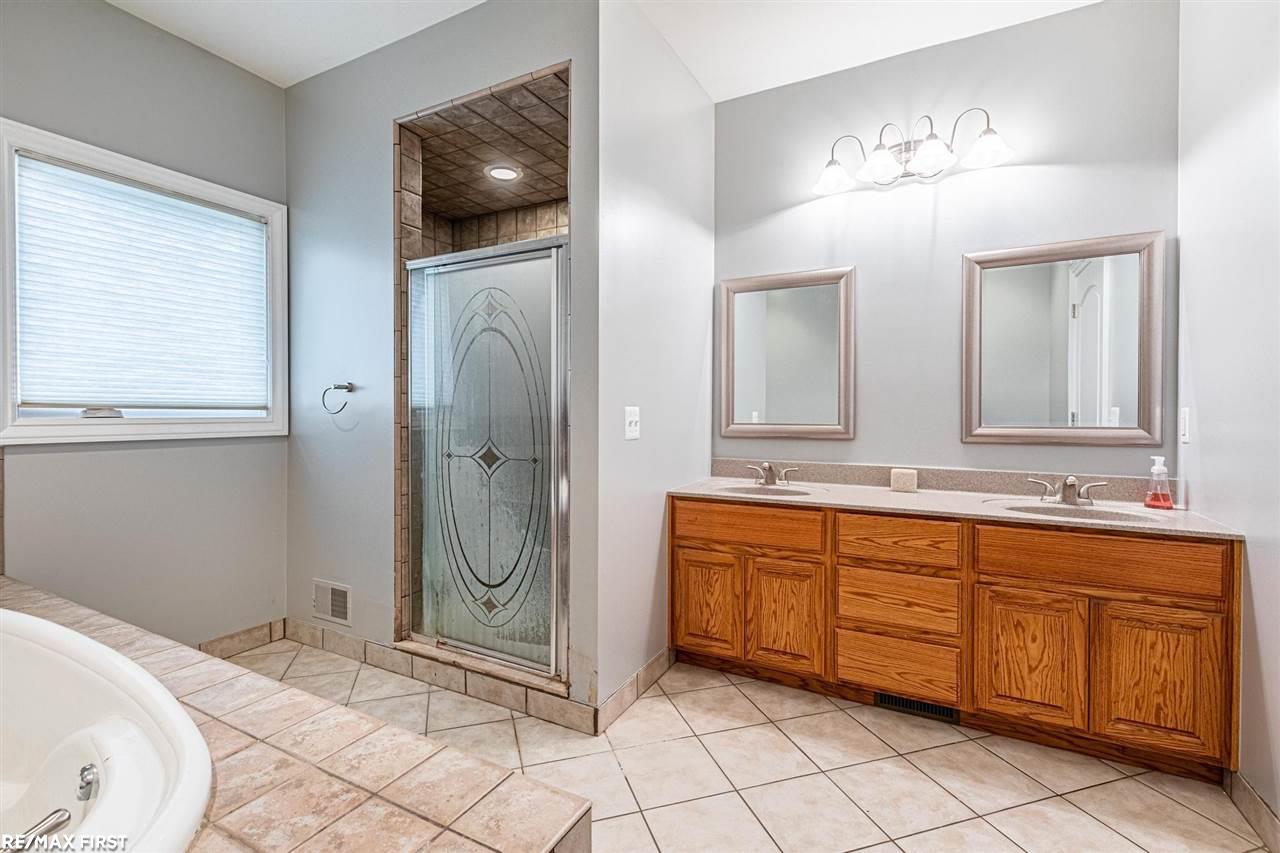 8730 Division Road Columbus, MI 48063 - Photo 22 of 39 50062444-21.JPG