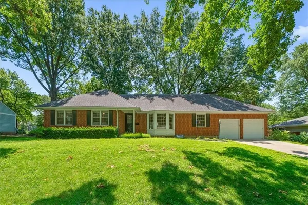 $585,000 | 4411 West 97th Street, Overland Park, KS 66207