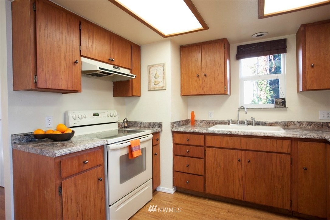 2411 Rockefeller Avenue Everett, WA 98201 - Photo 3 of 13