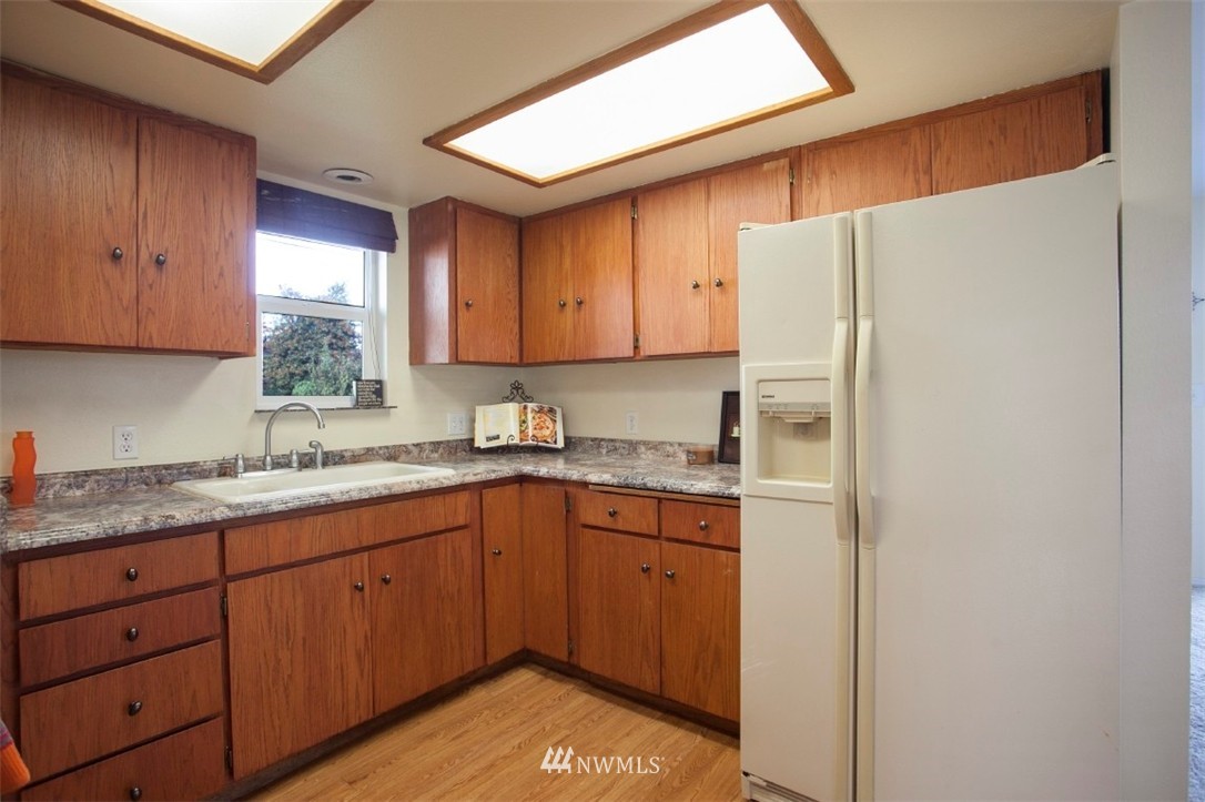 2411 Rockefeller Avenue Everett, WA 98201 - Photo 4 of 13