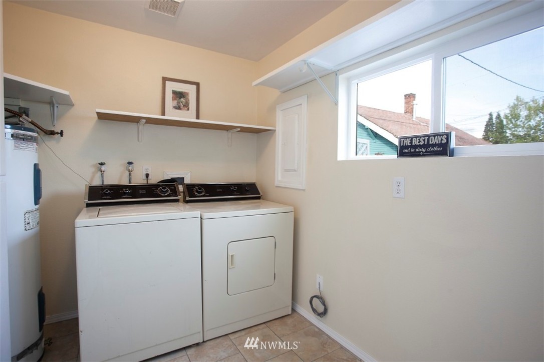 2411 Rockefeller Avenue Everett, WA 98201 - Photo 5 of 13