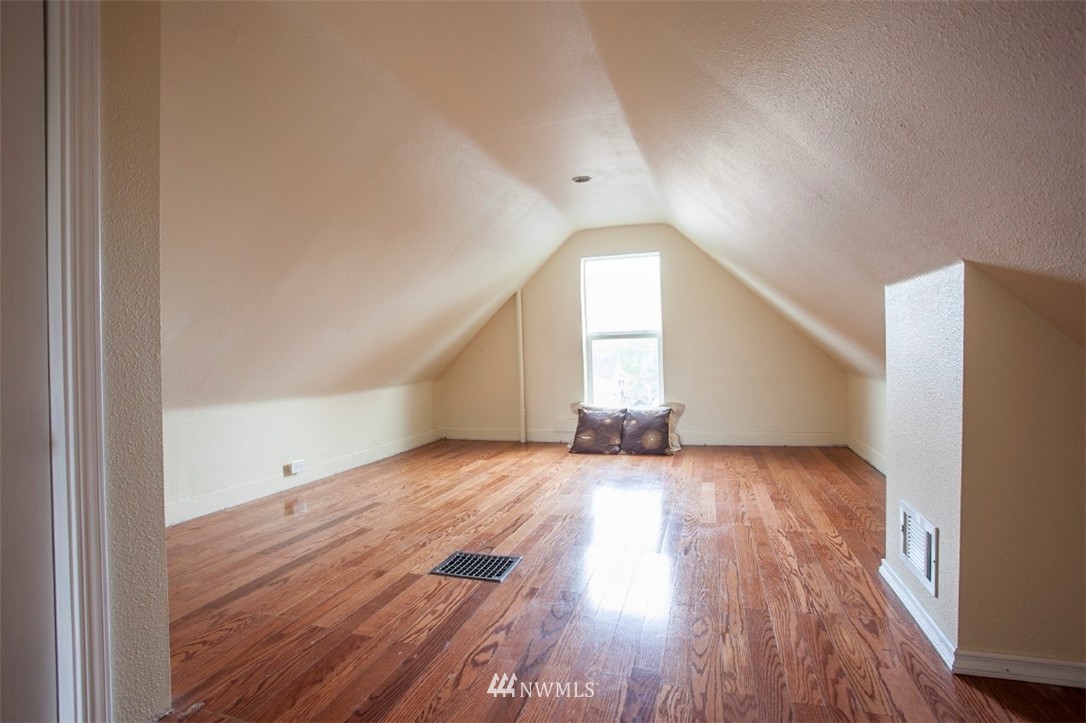 2411 Rockefeller Avenue Everett, WA 98201 - Photo 10 of 13