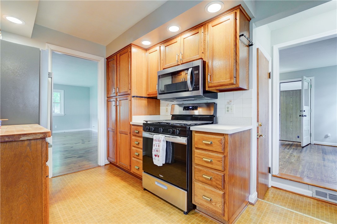 272 Cinnabar Road Irondequoit, NY 14617 - Photo 7 of 28 Gallery Image 7