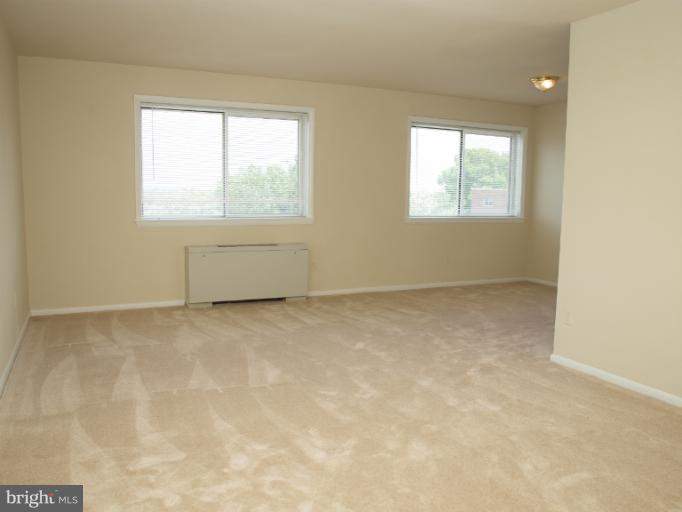 5111 8th Road South, Unit 412 Arlington, VA 22204 - Photo 2 of 10 Living Room