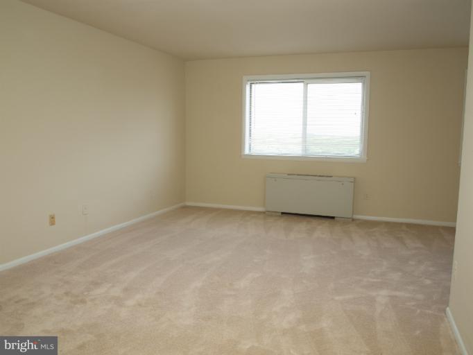 5111 8th Road South, Unit 412 Arlington, VA 22204 - Photo 3 of 10 Living Room