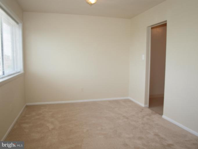 5111 8th Road South, Unit 412 Arlington, VA 22204 - Photo 4 of 10 Dining Room