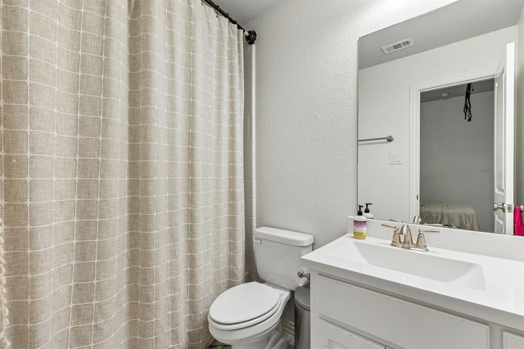 13617 Green Elm Road Fort Worth, TX 76008 - Photo 18 of 40 Ensuite bath upstiars