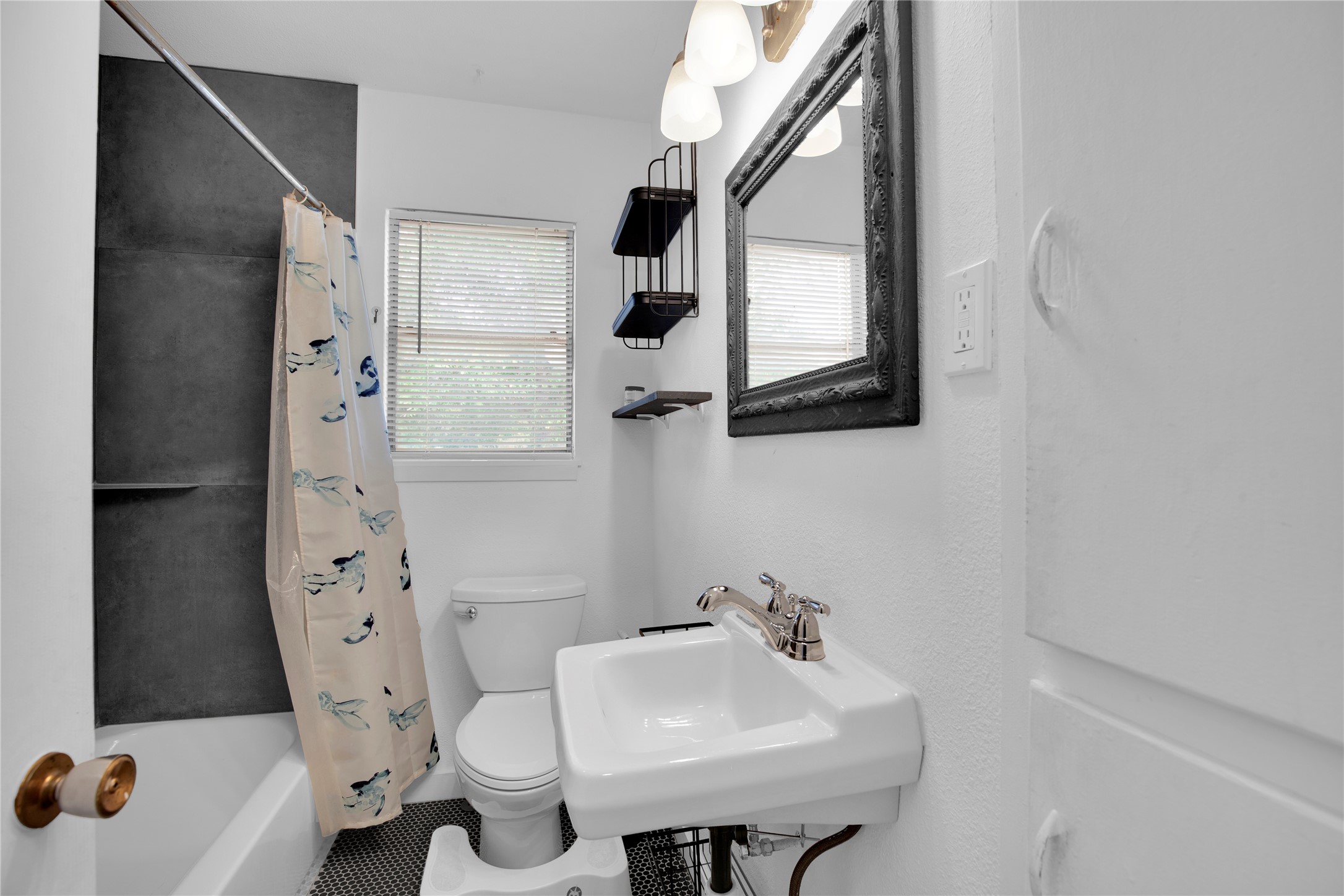 1607 East 4th Street Taylor, TX 76574 - Photo 17 of 32 Bathroom with shower / bath combo with shower curtain and toilet