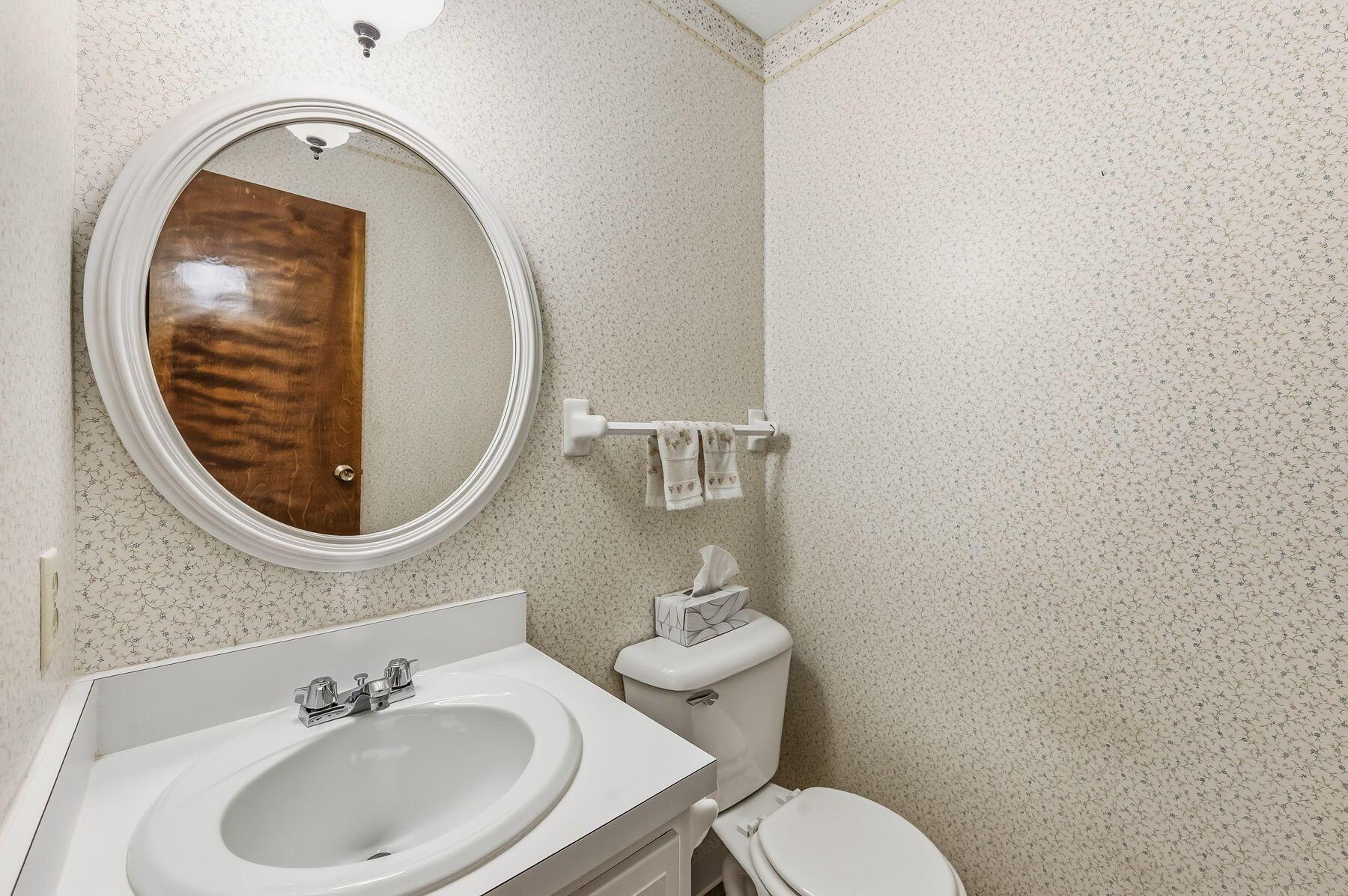 72 Yorkshire Road Delaware, OH 43015 - Photo 24 of 62 Powder Room