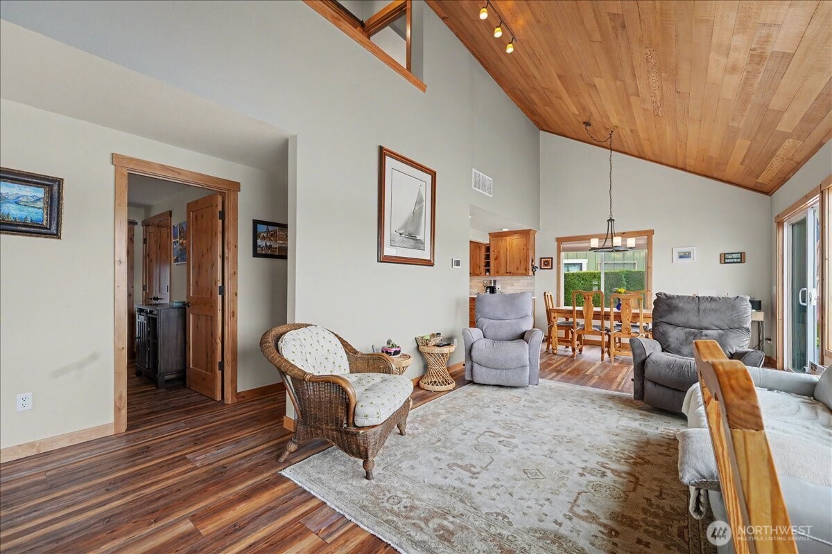 1386 South Lakeshore Road Chelan, WA 98816 - Photo 18 of 40