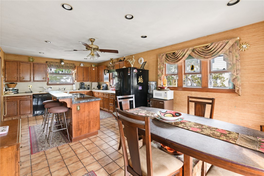 86 Brandon Road Cranston, RI 02910 - Photo 3 of 21