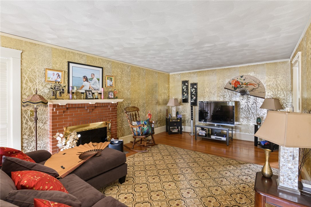 86 Brandon Road Cranston, RI 02910 - Photo 7 of 21