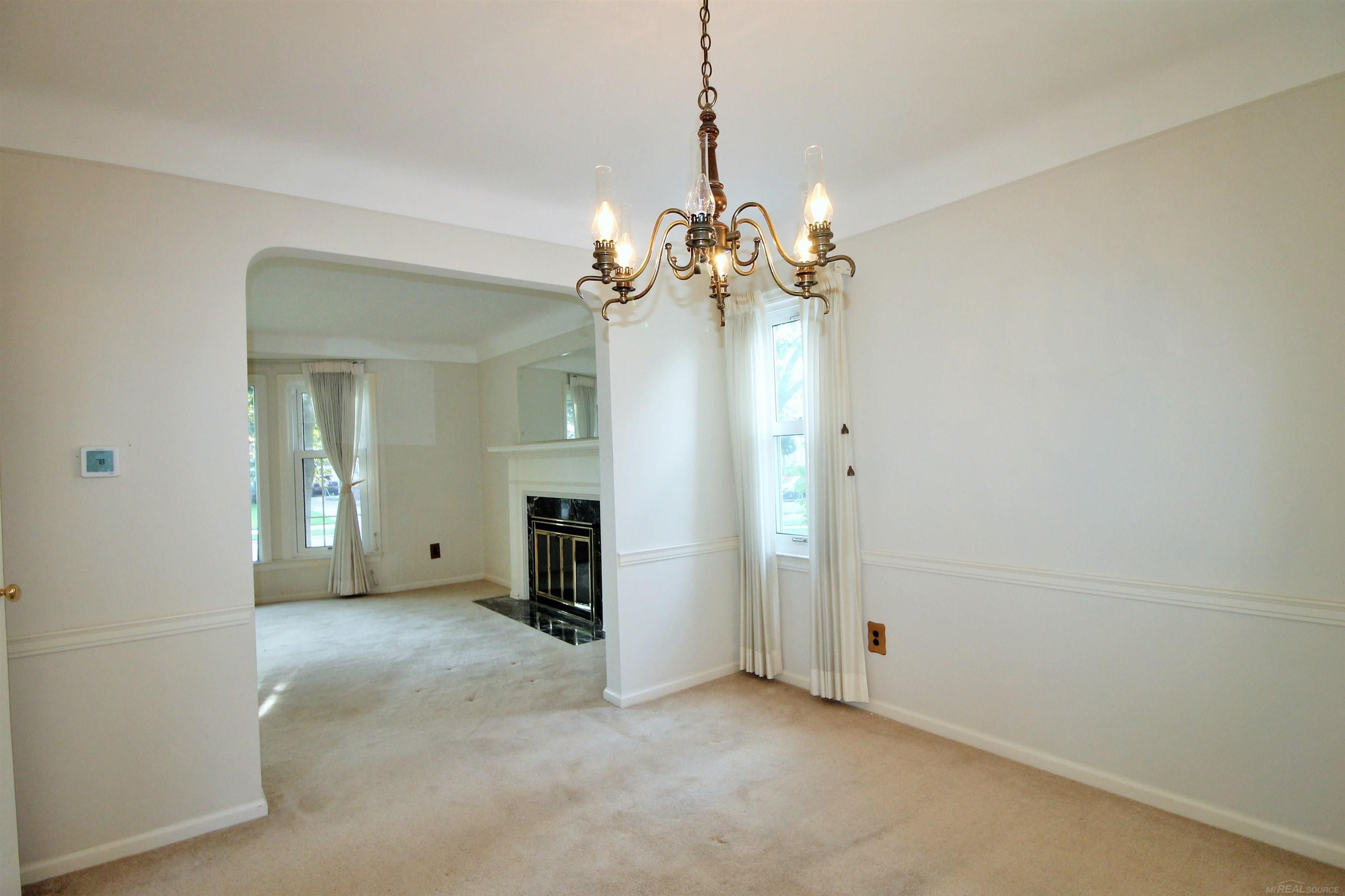 1018 Nottingham Road Grosse Pointe, MI 48230 - Photo 12 of 59 50088890-11.JPG