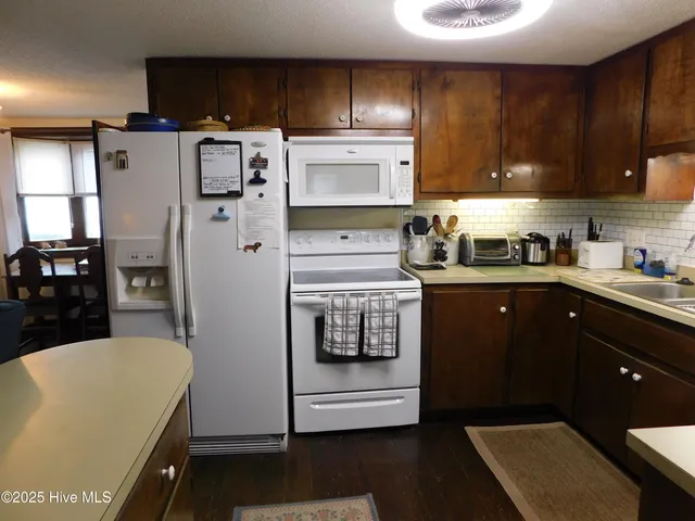 $3,000 | 221 Front Street, Beaufort, NC 28516