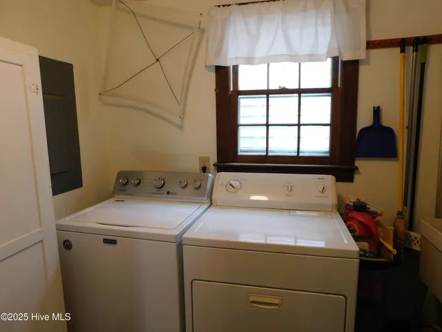 $3,000 | 221 Front Street, Beaufort, NC 28516