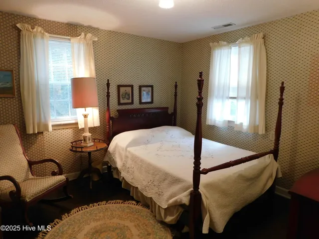 $3,000 | 221 Front Street, Beaufort, NC 28516