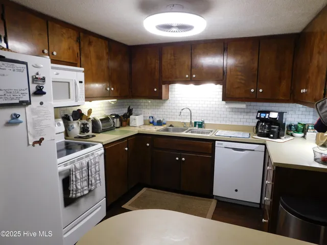 $3,000 | 221 Front Street, Beaufort, NC 28516