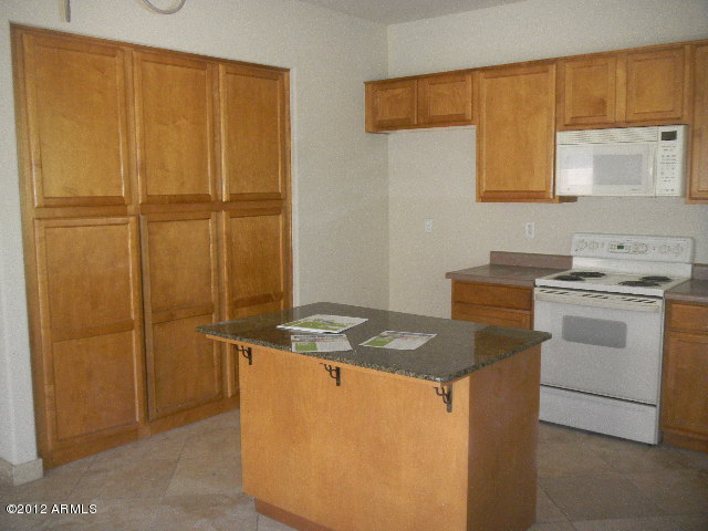 844 South Roca Court Gilbert, AZ 85296 - Photo 3 of 14 a kitchen that has a sink and a stove