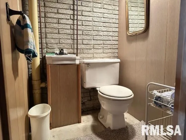 $265,000 | 279 Athensville Road, Roodhouse, IL 62082