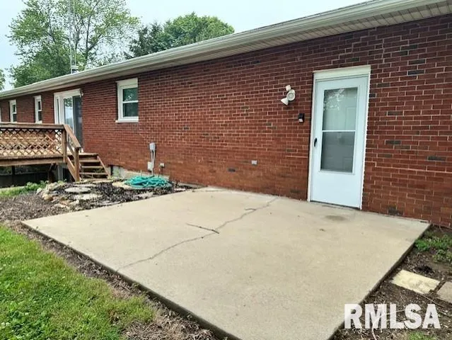 $265,000 | 279 Athensville Road, Roodhouse, IL 62082