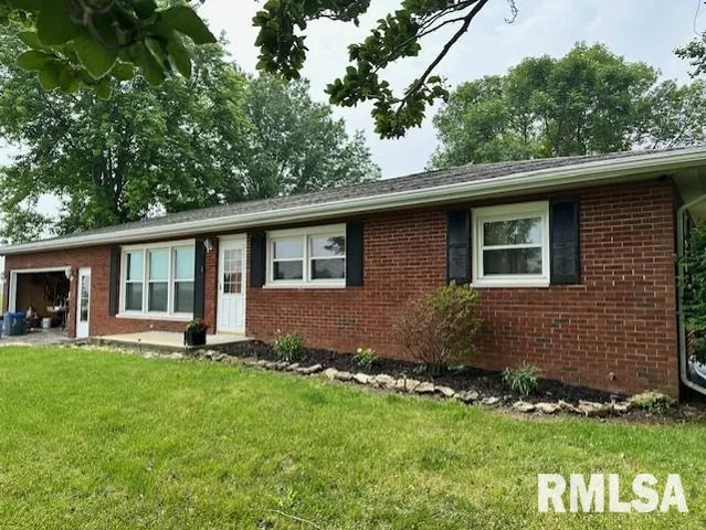 $265,000 | 279 Athensville Road, Roodhouse, IL 62082