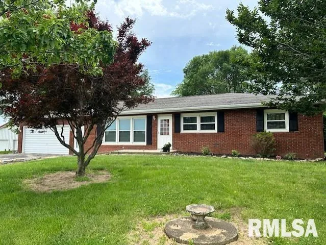 $265,000 | 279 Athensville Road, Roodhouse, IL 62082